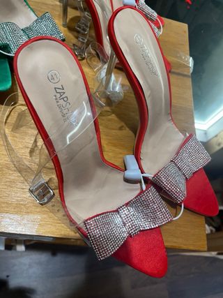 Tacones de color rojo con Lazo Brillante