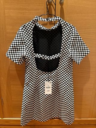 Vestido corto cuadros espalda al aire