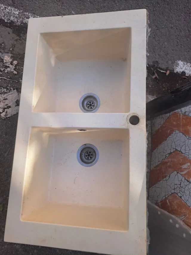 Fregadero doble beige plástico
