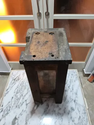 Banco de trabajo de madera rústico