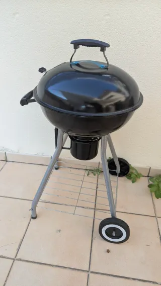 Barbacoa portátil nueva sin usar. Regalo carbón.