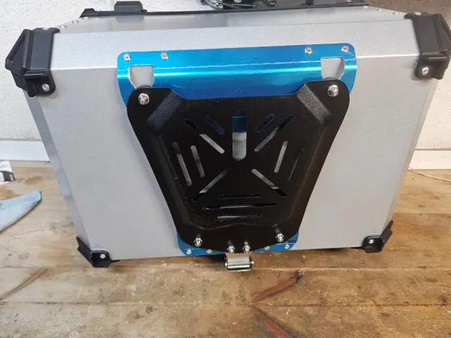 Baúl trasero moto aluminio