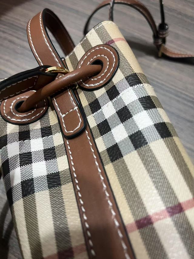 Borsa Burberry in pelle beige e marrone