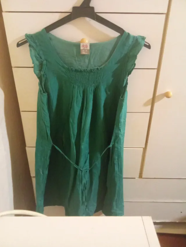 Vestido verde niña