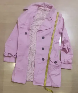 Gabardina rosa con cinturón