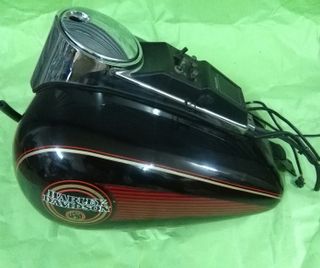 Depósito Harley Davidson con consola