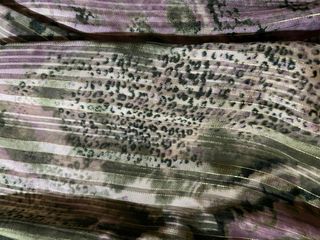 Blusa Scalpers verde y morada
nuevo con su ertique