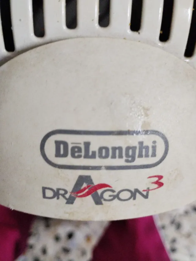 Radiatore ad olio bianco e grigio