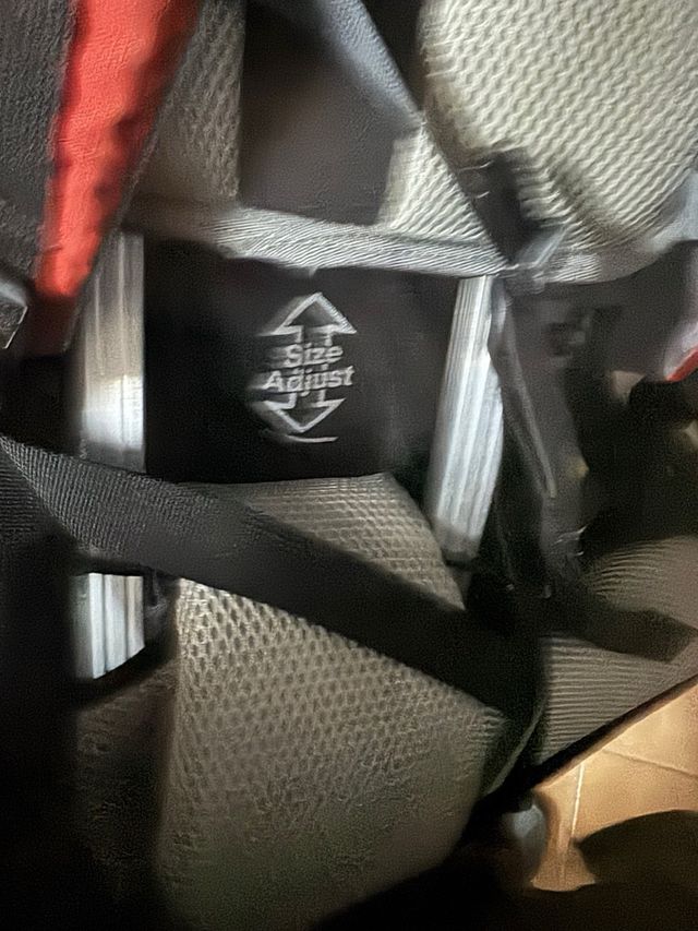 Mochila Deuter Senderismo Profesional Negra/Roja