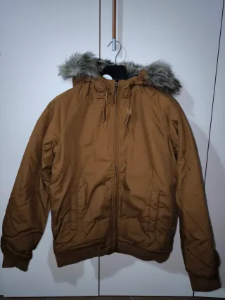 Parka marrone con cappuccio