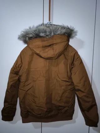 Parka marrone con cappuccio