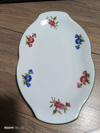 Piccolo vassoio in porcellana decorato