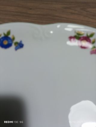 Piccolo vassoio in porcellana decorato