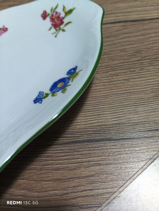 Piccolo vassoio in porcellana decorato