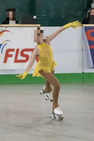 Vestito pattinaggio artistico giallo