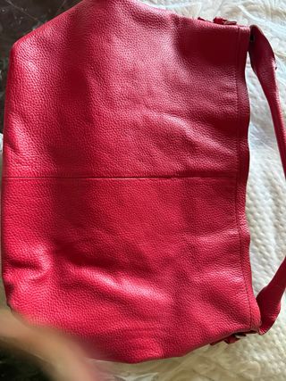 Bolso de piel rojo