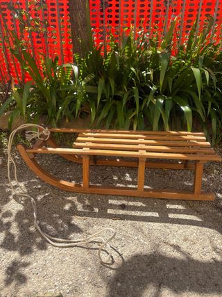 Slitta in legno vintage con corda