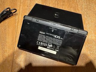 Nintendo DS Negra + Cargador