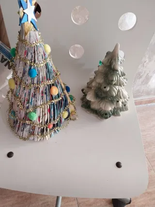 2 alberi di Natale: ceramica e carta