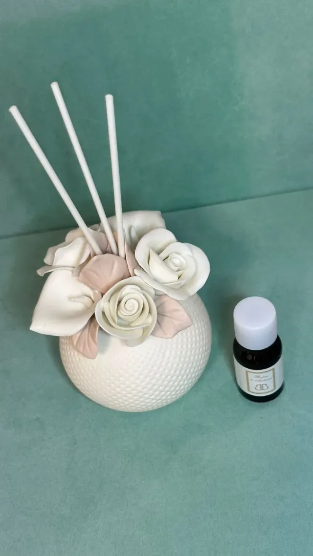 Profumatore per ambienti con fiori e bastoncini