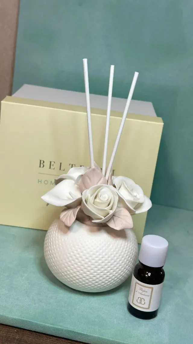 Profumatore per ambienti con fiori e bastoncini