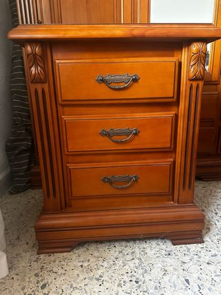 Comodino in pino