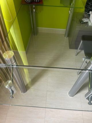 Mesa extensible cristal y metal