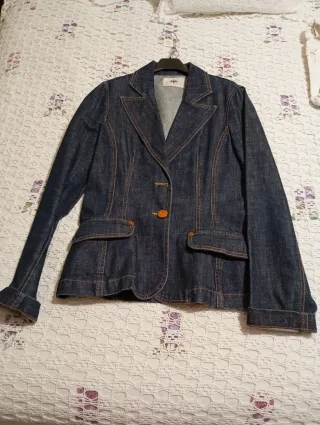 Chaqueta vaquera con pespuntes