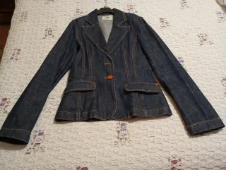 Chaqueta vaquera con pespuntes