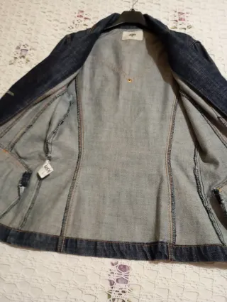 Chaqueta vaquera con pespuntes