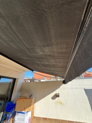 Toldo Retráctil Manual Negro