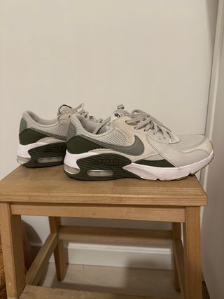 Nike Air Max Excee. Beige y Verde Militar
