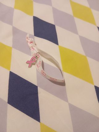 Braccialetto cuoricini e nastro rosa