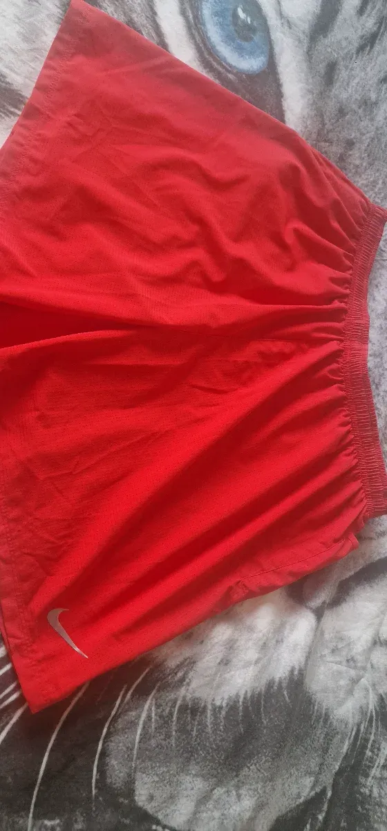 Pantalón corto deportivo Nike rojo