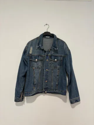 Chaqueta vaquera con flecos brillantes