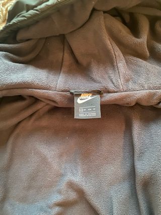 Abrigo Nike Negro con cremallera blanca