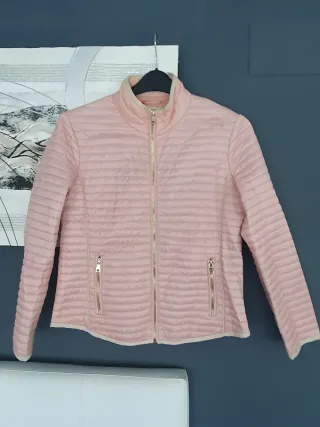 Cazadora rosa acolchada