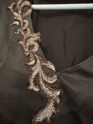 Blusa sedosa elegante marrón