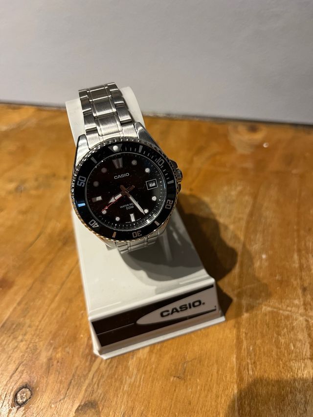 Reloj Casio Negro y Plateado