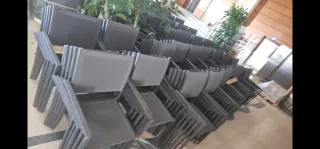 Sedie impilabili in metallo grigio