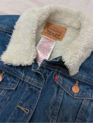 Cazadora vaquera Levi's con borrego