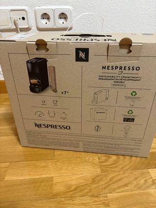 Cafetera Nespresso Essenza Mini