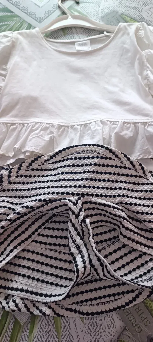 Conjunto niña rayas y blanco volantes talla 7 años