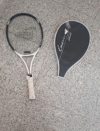 Raqueta de tenis con funda