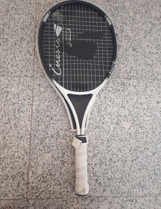 Raqueta de tenis con funda