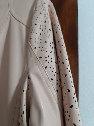 Chaqueta polipiel mujer.color salmon