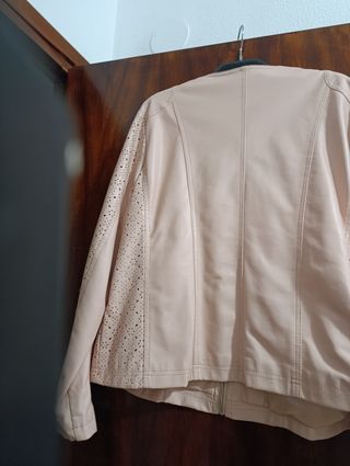 Chaqueta polipiel mujer.color salmon