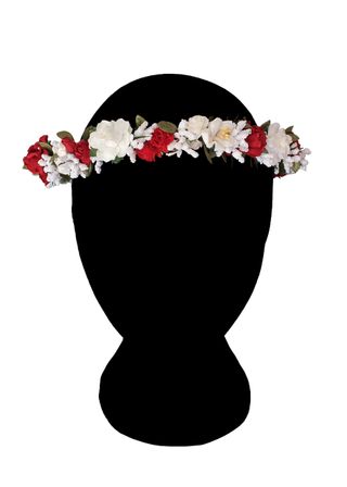 Corona de flores roja y blanca