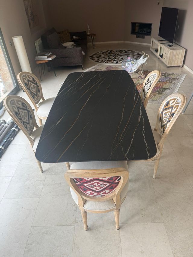 Espectacular mesa de comedor de marmol