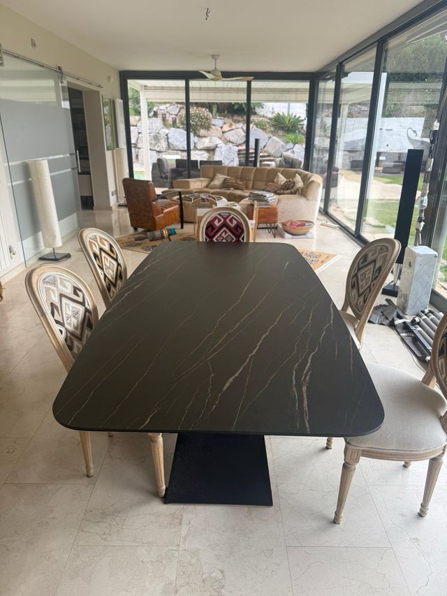 Espectacular mesa de comedor de marmol